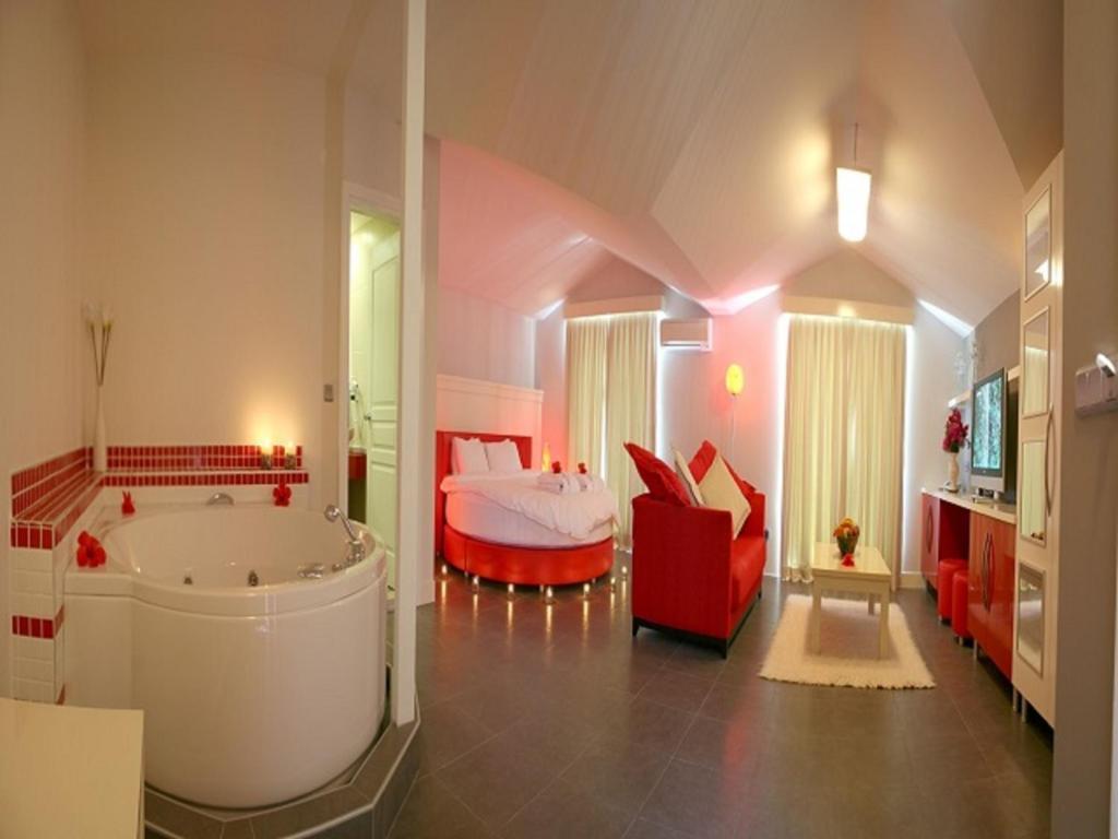 Honeymoon Suite,53402551:JPEG